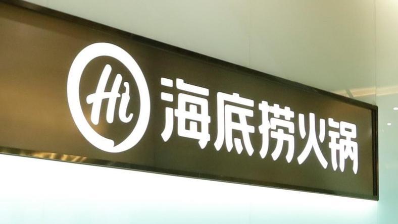 短期承压,海底捞有点忙